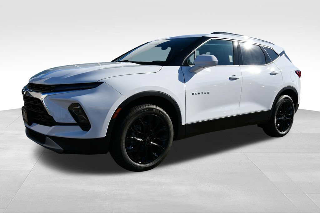 New 2026 Chevrolet Blazer LT w/ Convenience Package AWD/4WD image 2