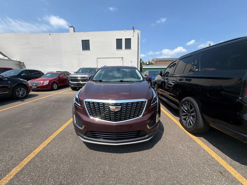 Used 2023 Cadillac XT5 Premium Luxury AWD/4WD image 2