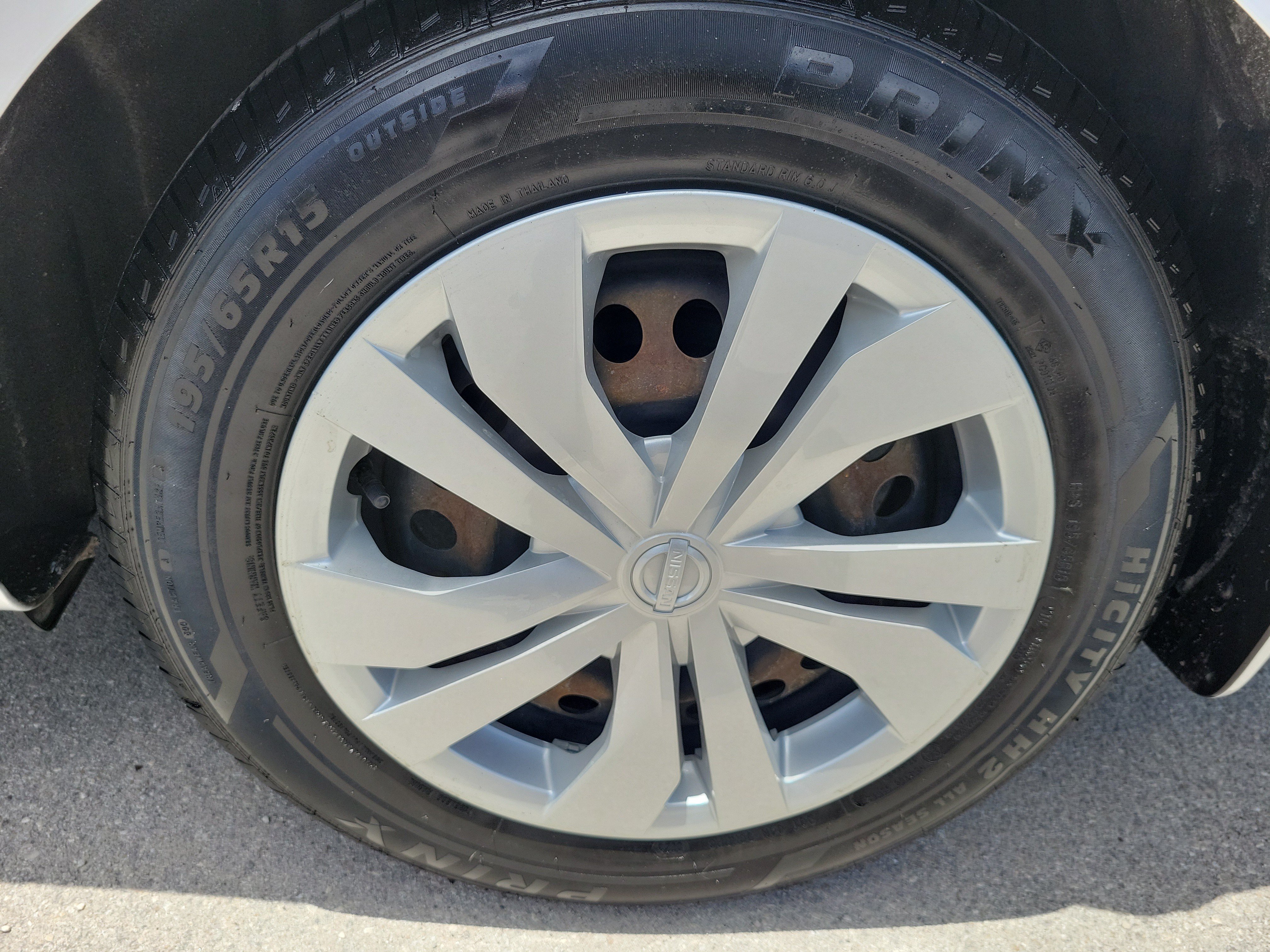 Used 2021 Nissan Versa S FWD image 27