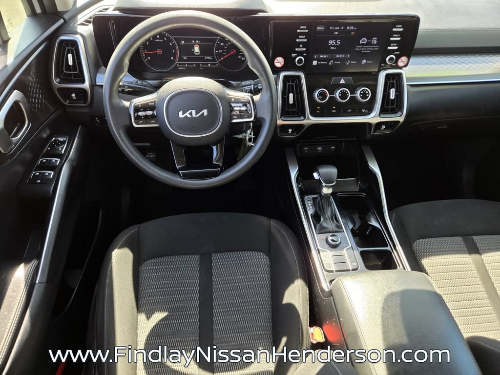 Used 2022 Kia Sorento LX AWD/4WD image 13