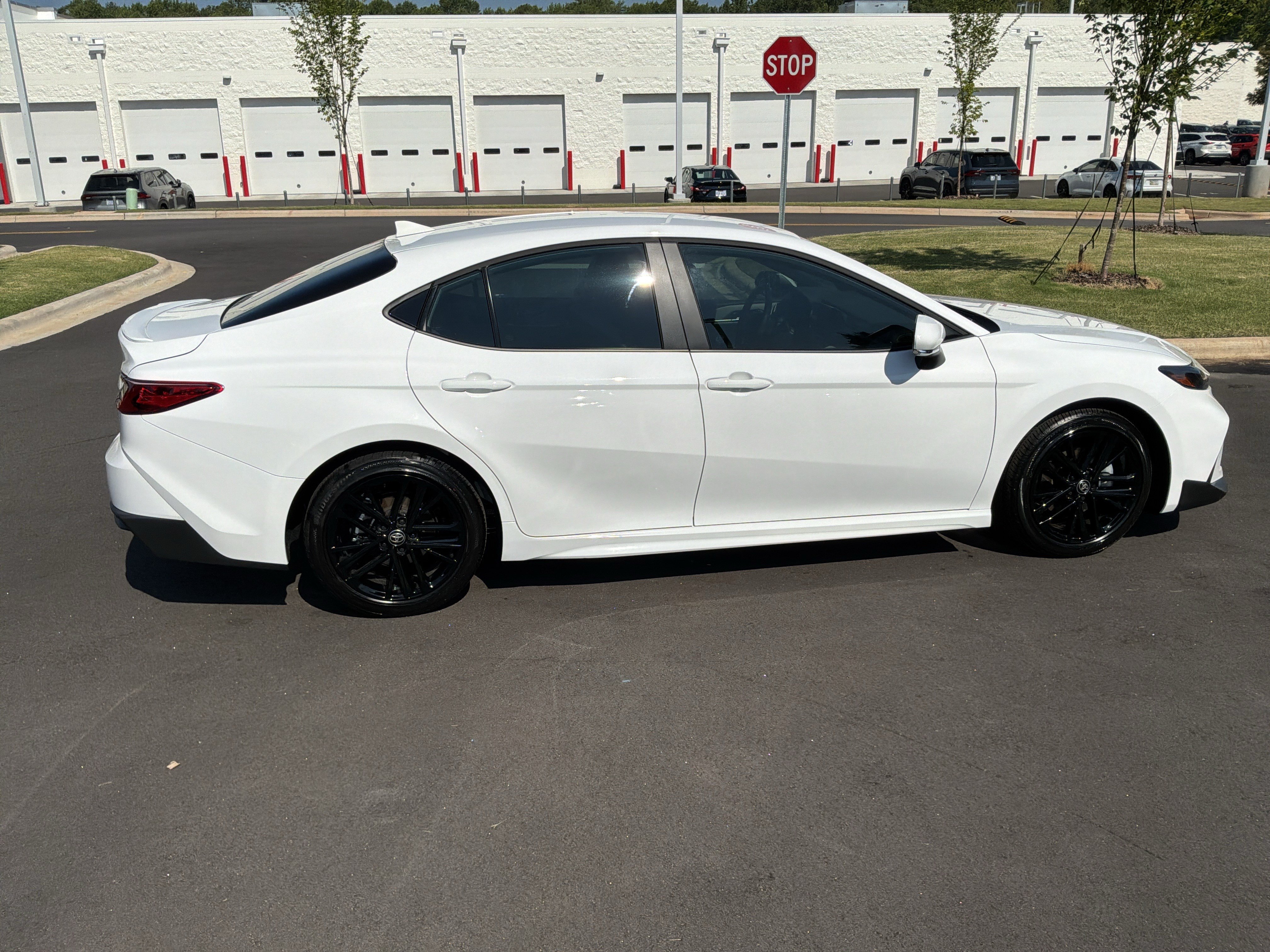 Used 2026 Toyota Camry SE w/ Convenience Package FWD image 11
