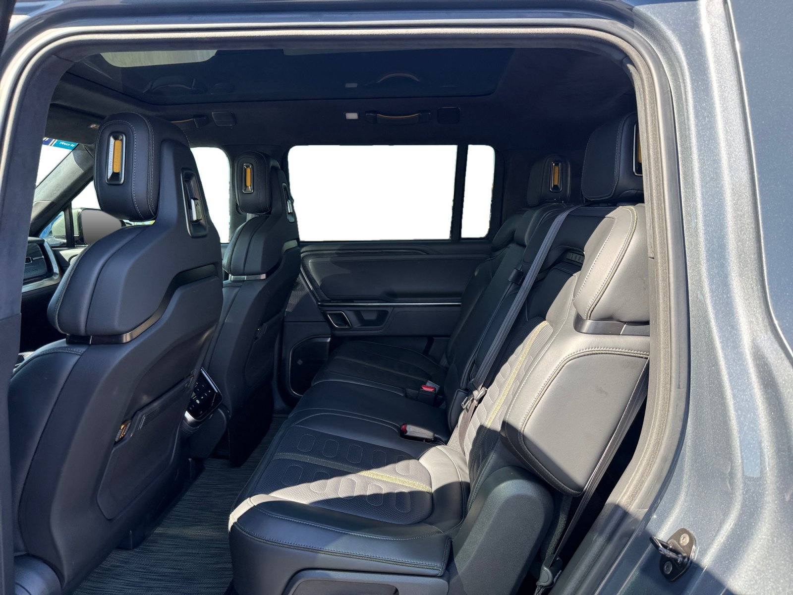 Used 2024 Rivian R1S Adventure Dual AWD/4WD image 16