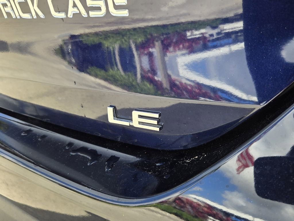 Used 2022 Toyota Highlander LE FWD image 15