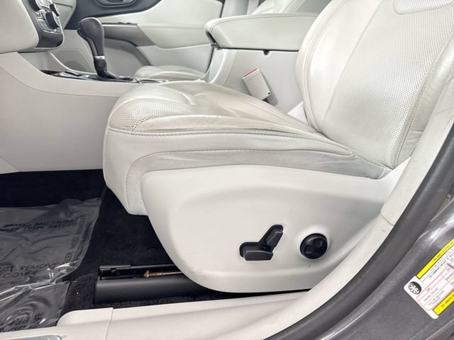 Used 2019 Jeep Cherokee Limited w/ Luxury Group FWD image 22