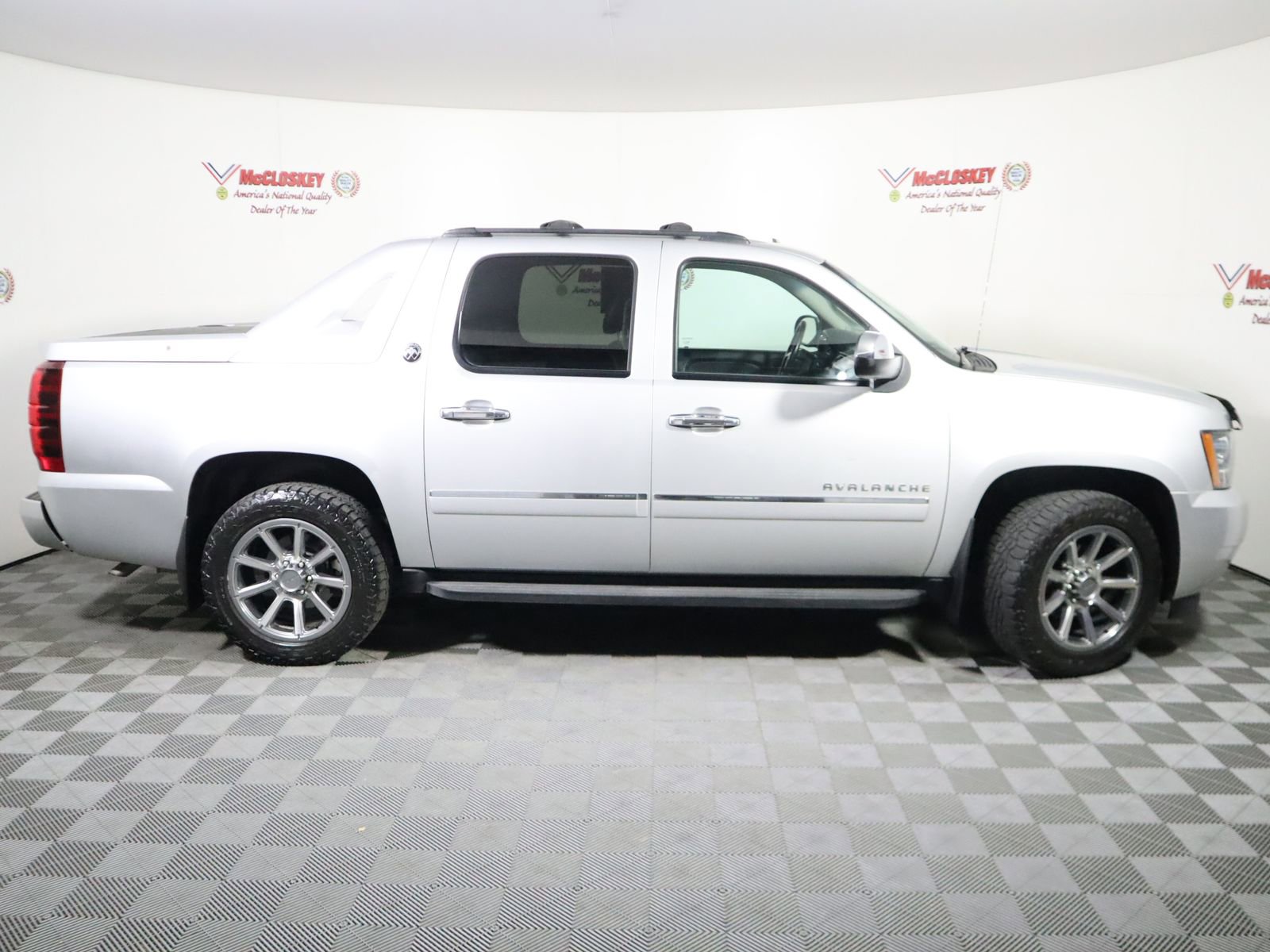 Used 2013 Chevrolet Avalanche LTZ image 3