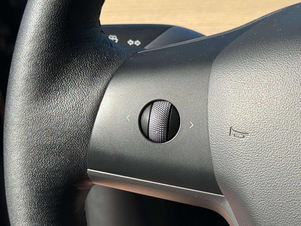 Used 2022 Tesla Model Y Performance AWD/4WD image 25