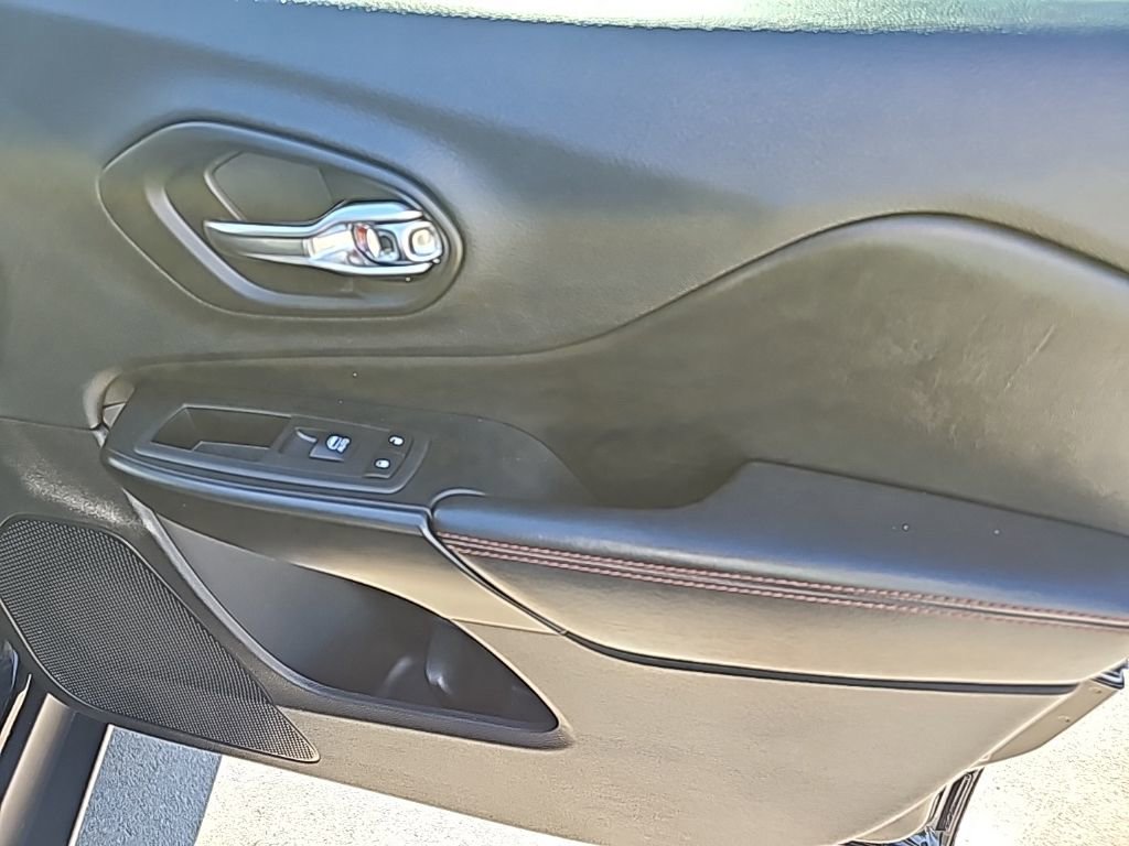 Certified 2019 Jeep Cherokee Trailhawk w/ Comfort/Convenience Group image 27