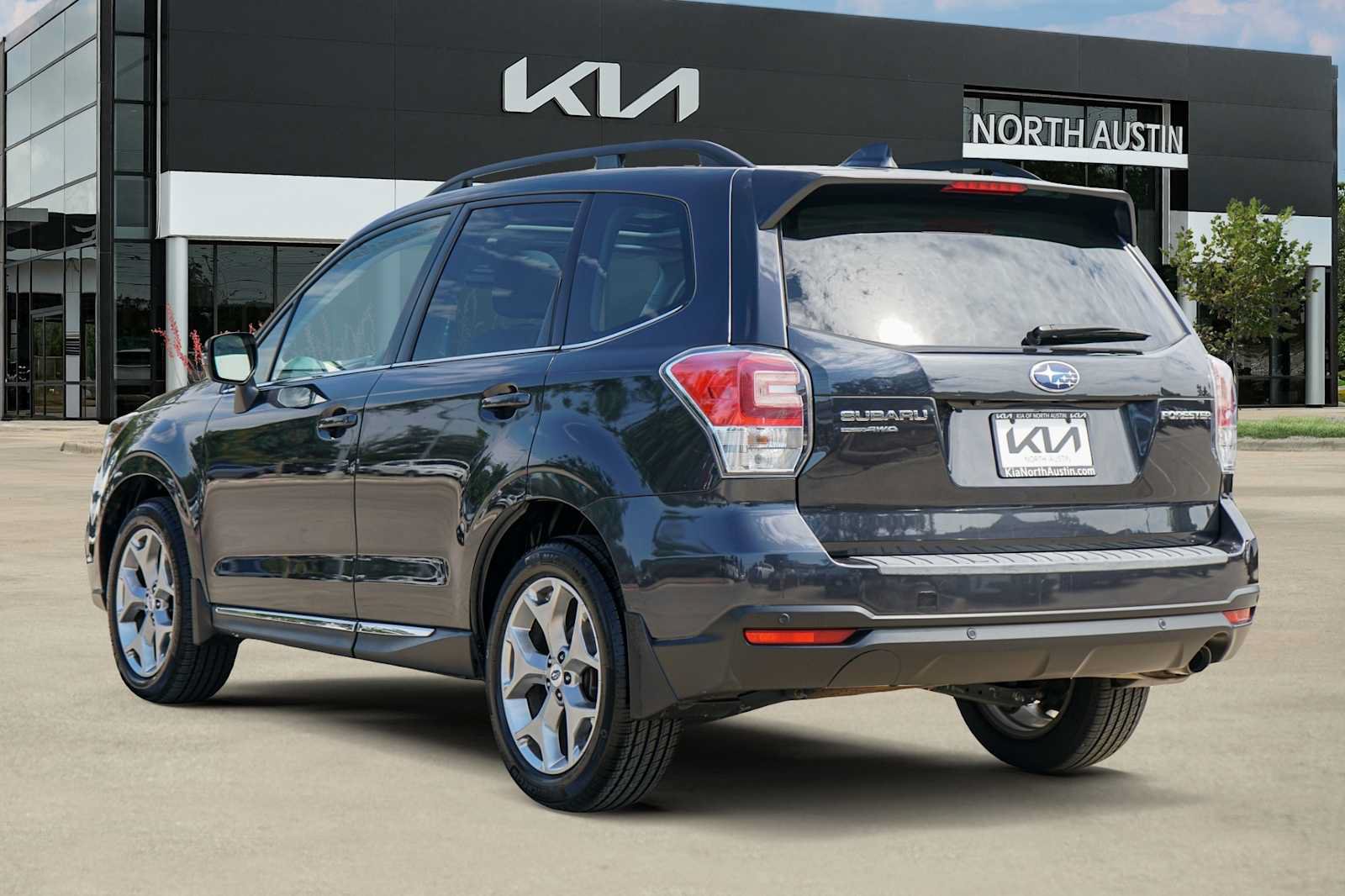 Used 2018 Subaru Forester 2.5i Touring AWD/4WD image 4