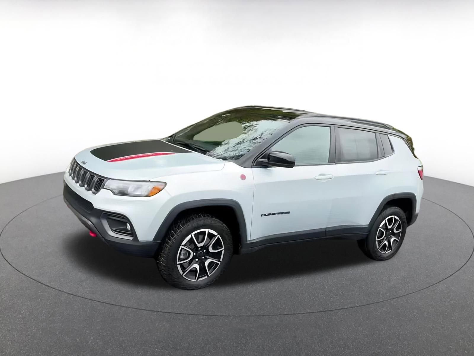 Used 2025 Jeep Compass Trailhawk image 8