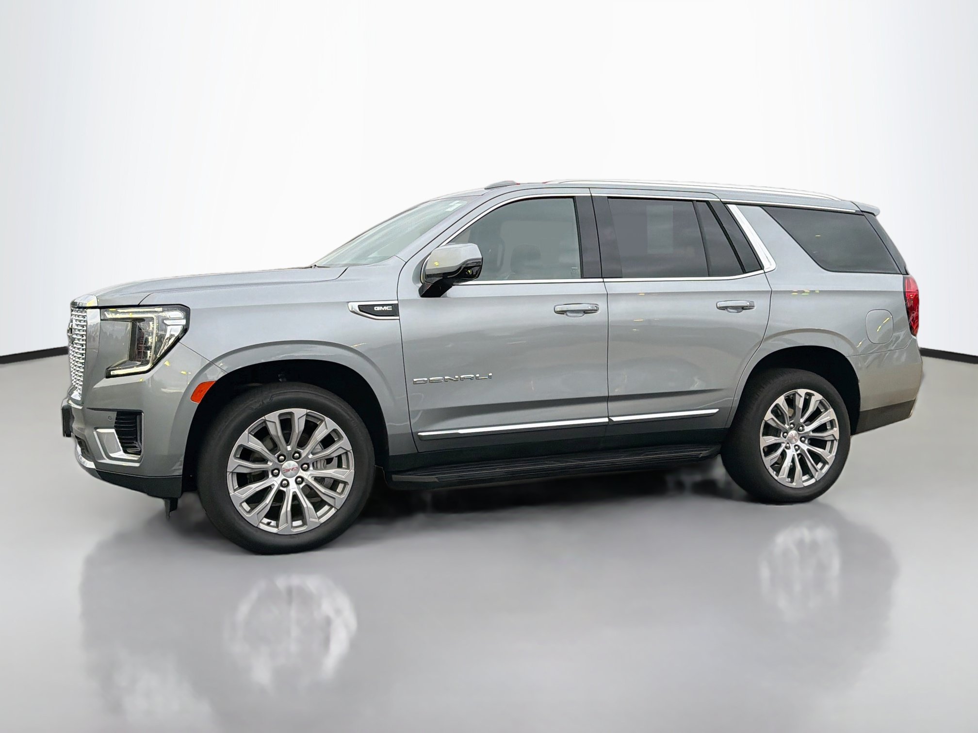 Used 2024 GMC Yukon Denali AWD/4WD image 3