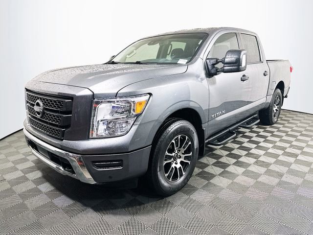Used 2024 Nissan Titan SV w/ SV Convenience Package image 4