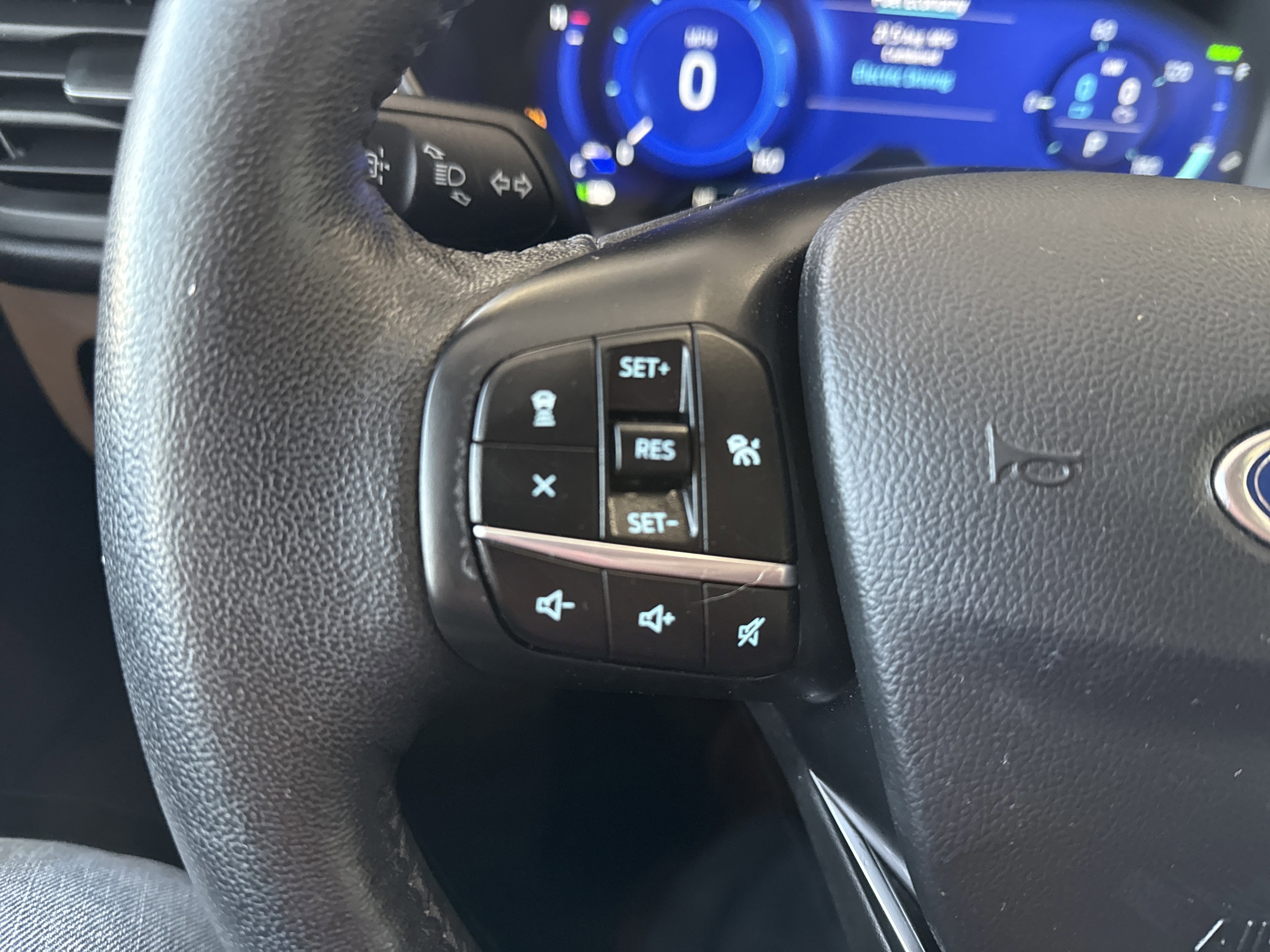 Used 2020 Ford Escape SE Sport image 29