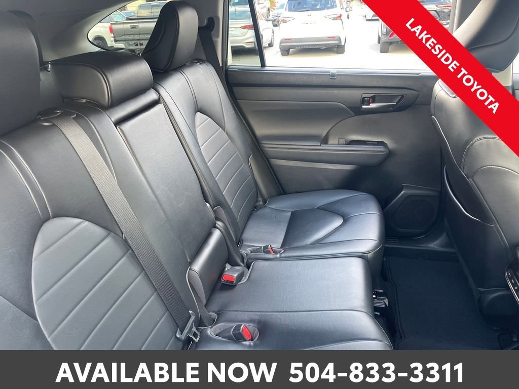 Used 2023 Toyota Highlander XLE image 18