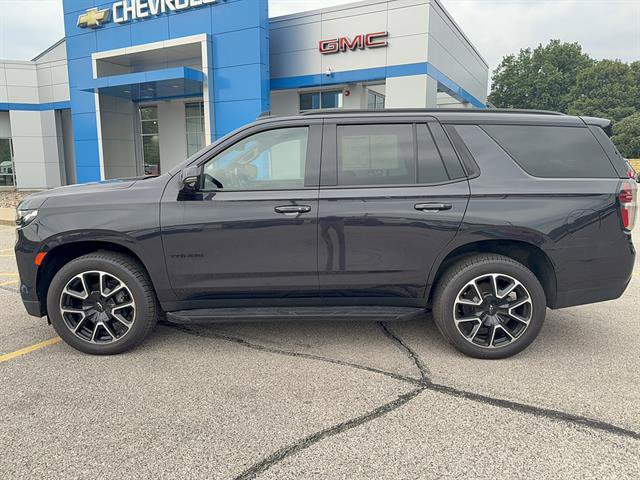 Used 2022 Chevrolet Tahoe RST w/ Luxury Package AWD/4WD image 3