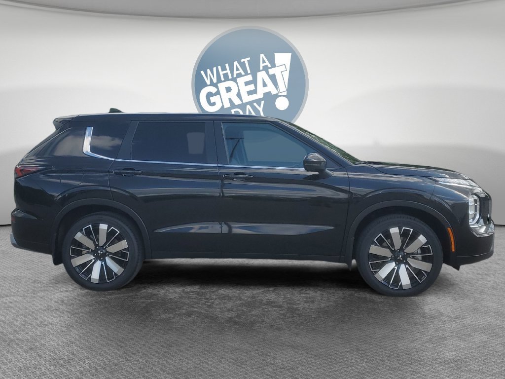 New 2026 Mitsubishi Outlander SE AWD/4WD image 2