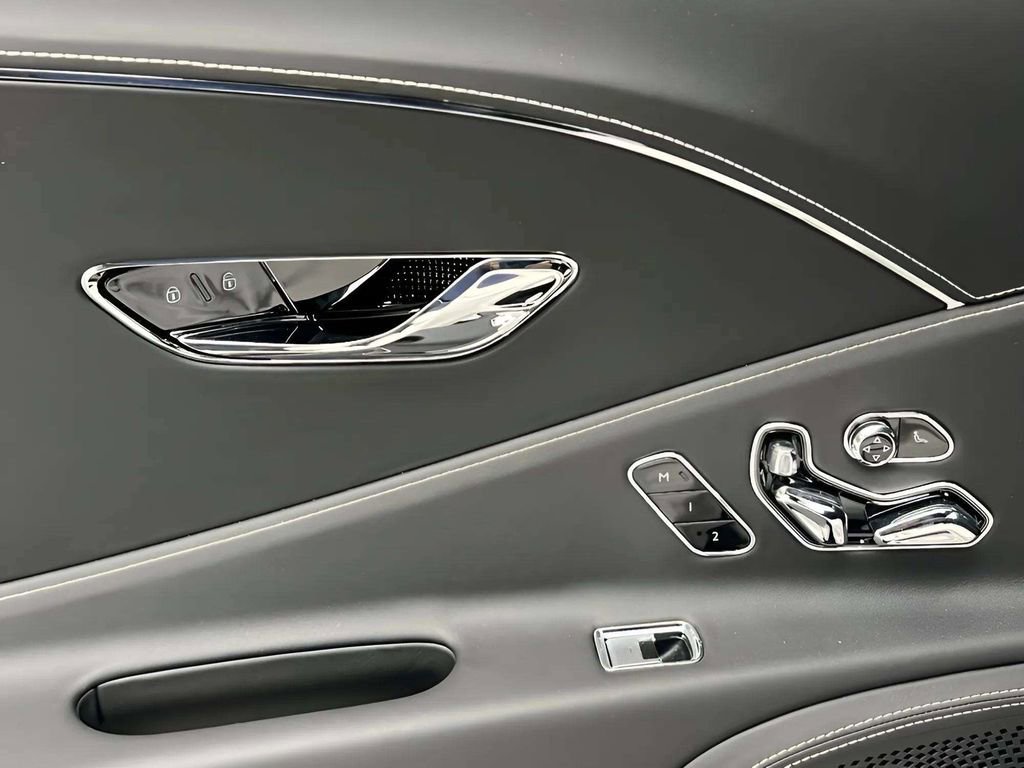 Used 2022 Bentley Flying Spur Plug-In Hybrid image 33