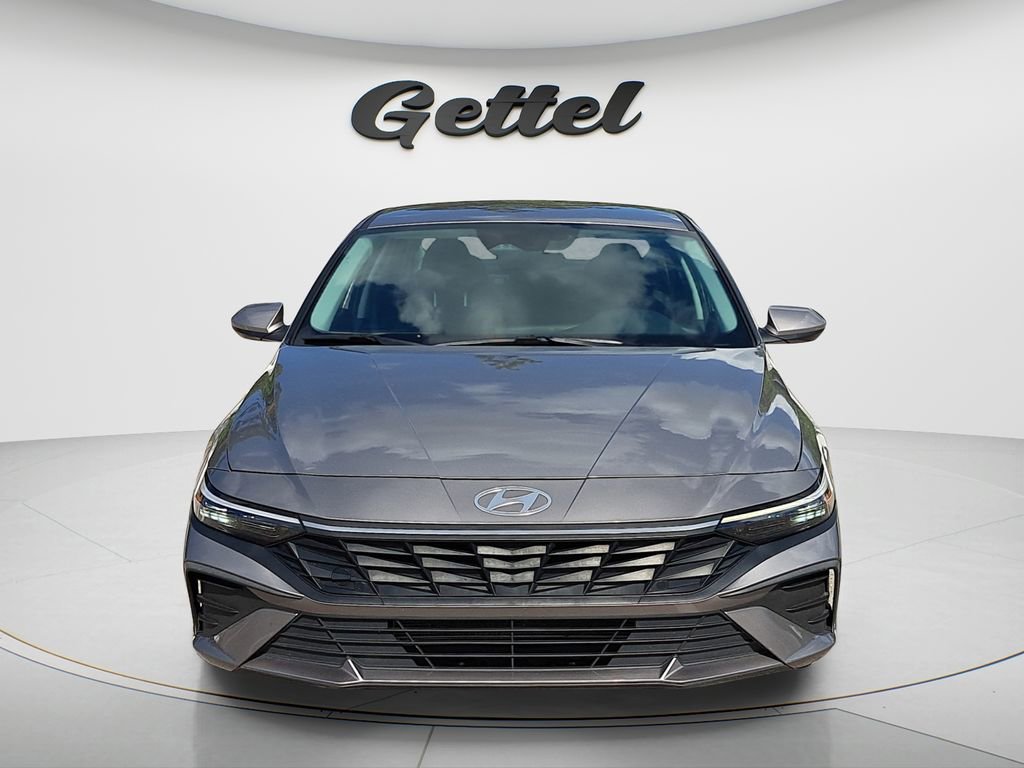 Used 2024 Hyundai Elantra SEL FWD image 2
