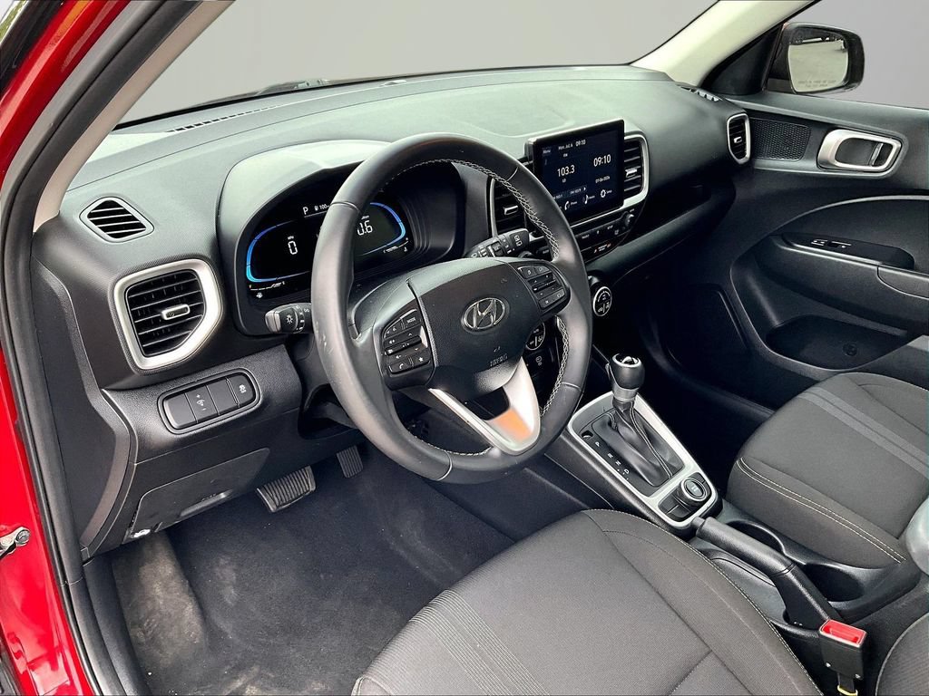 Used 2023 Hyundai Venue SEL FWD image 12