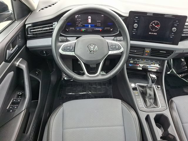 Used 2025 Volkswagen Jetta SE FWD image 11