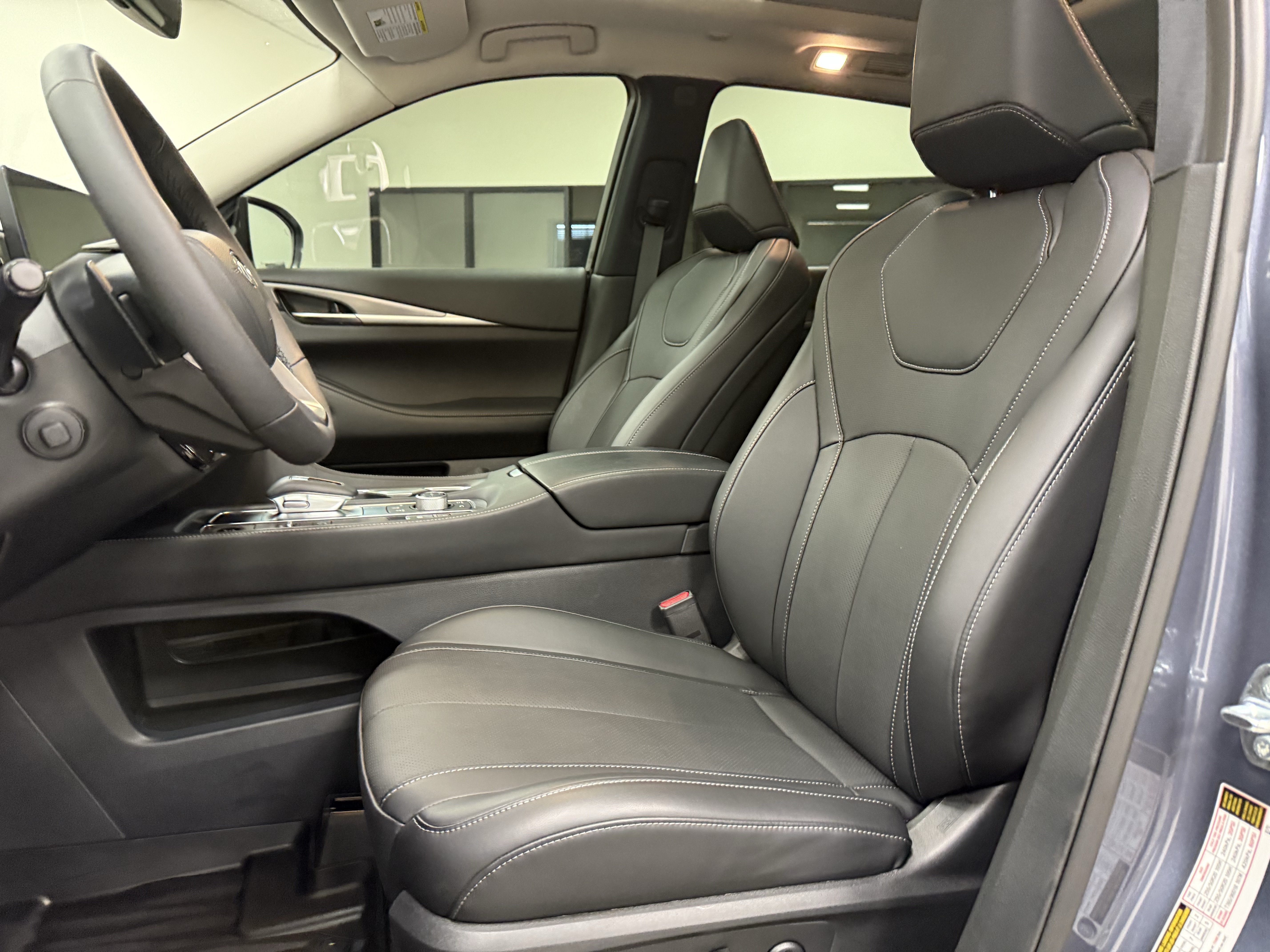 Certified 2027 INFINITI QX60 Luxe w/ Cargo Package FWD image 12