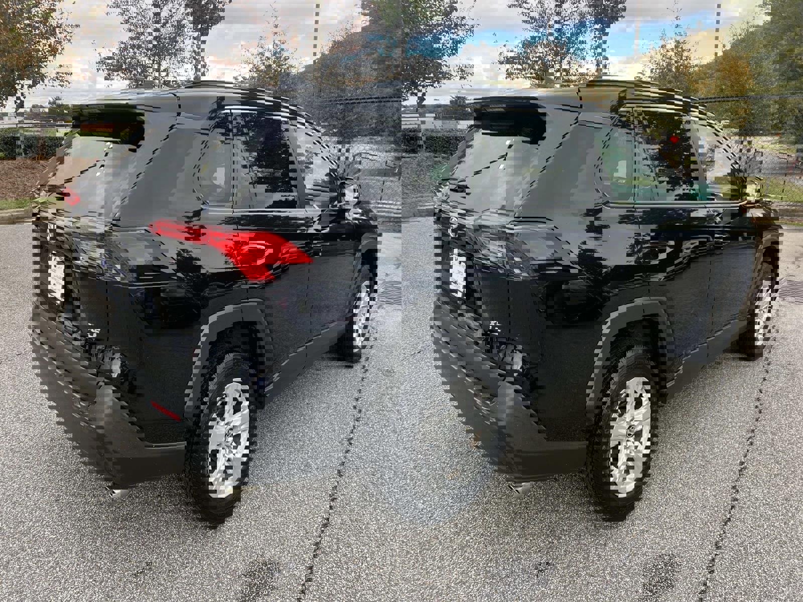 Used 2021 Toyota RAV4 XLE image 7