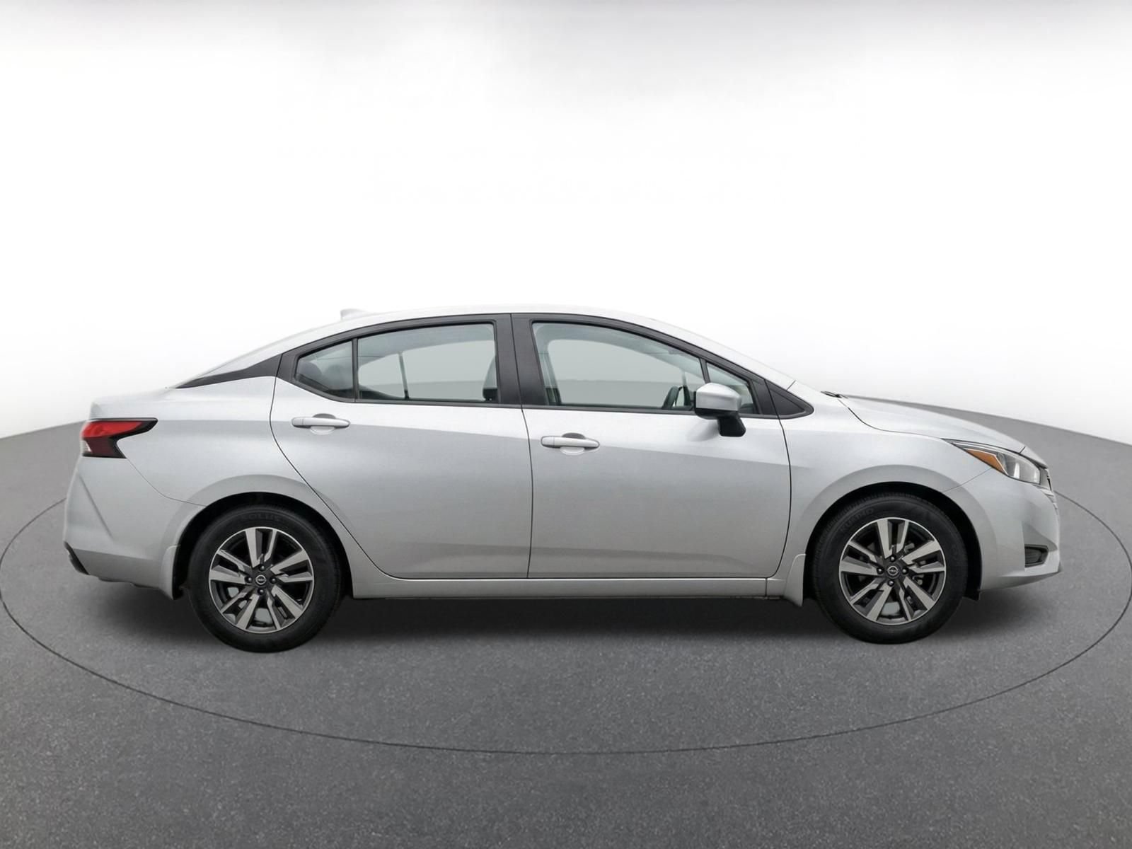 Used 2025 Nissan Versa SV FWD image 10