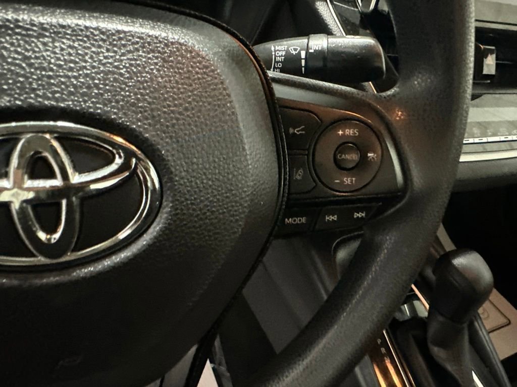Used 2020 Toyota Corolla LE FWD image 16