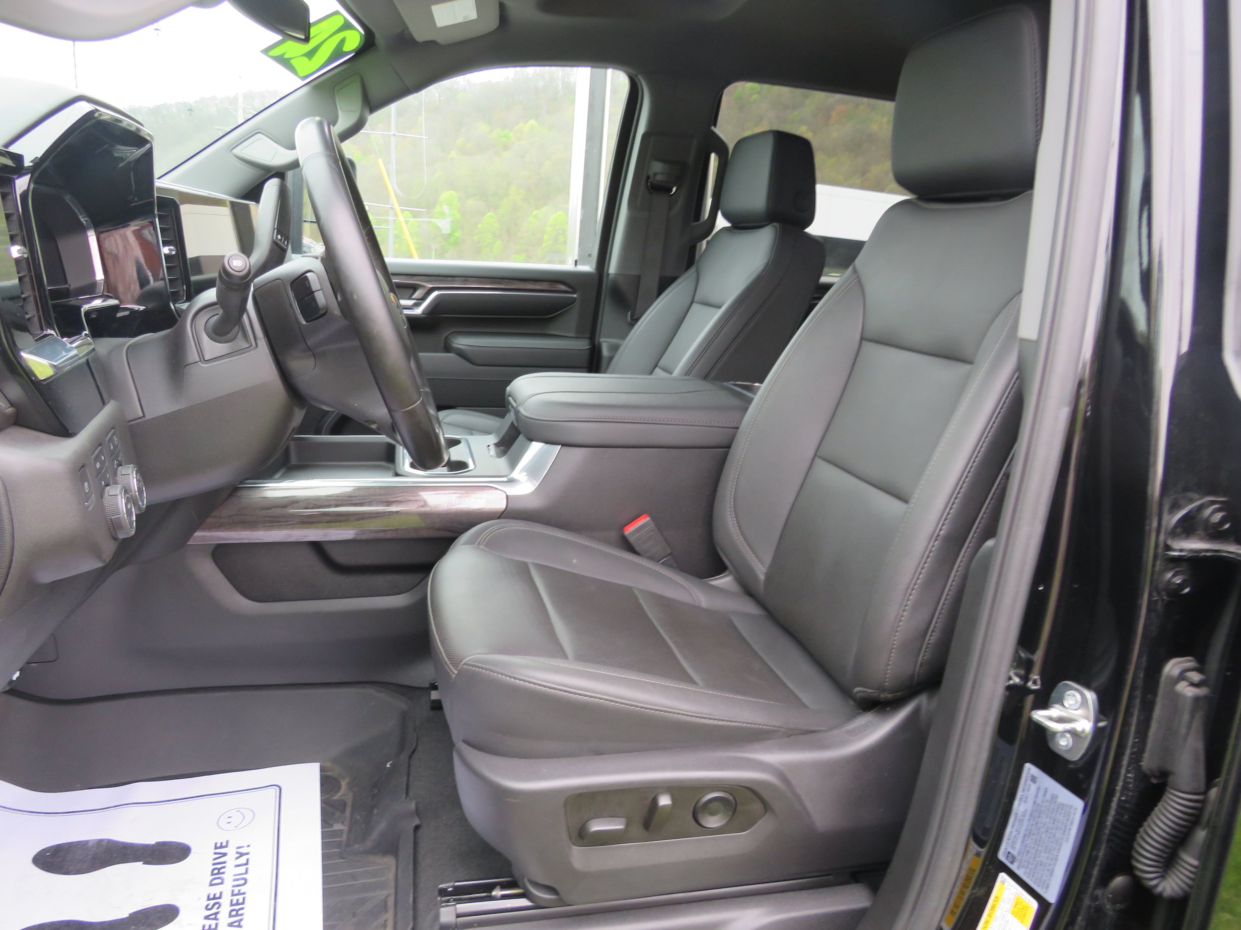 Used 2024 Chevrolet Silverado 2500 LTZ w/ LTZ Convenience Package AWD/4WD image 13