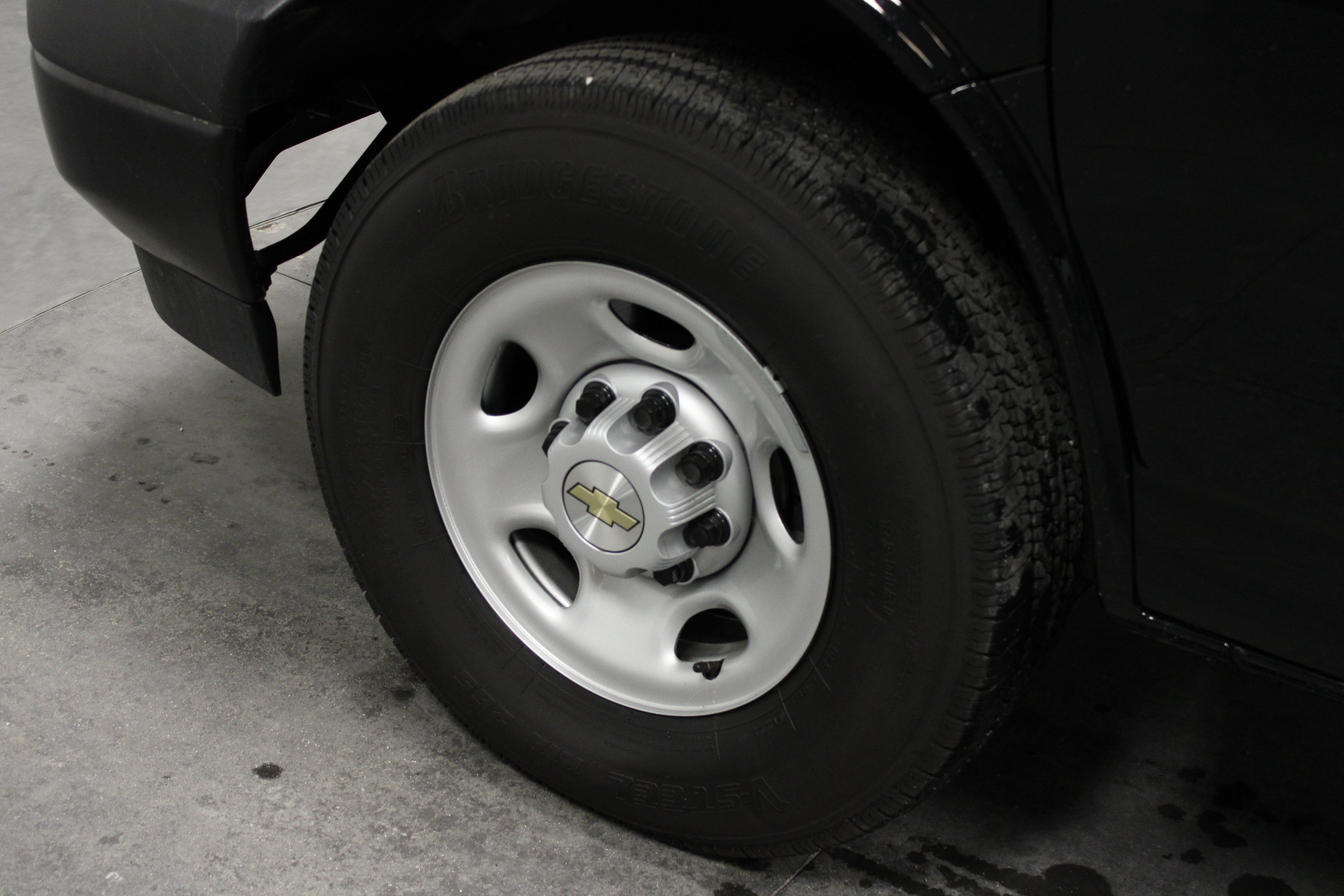 Used 2025 Chevrolet Express 3500 LS RWD image 10