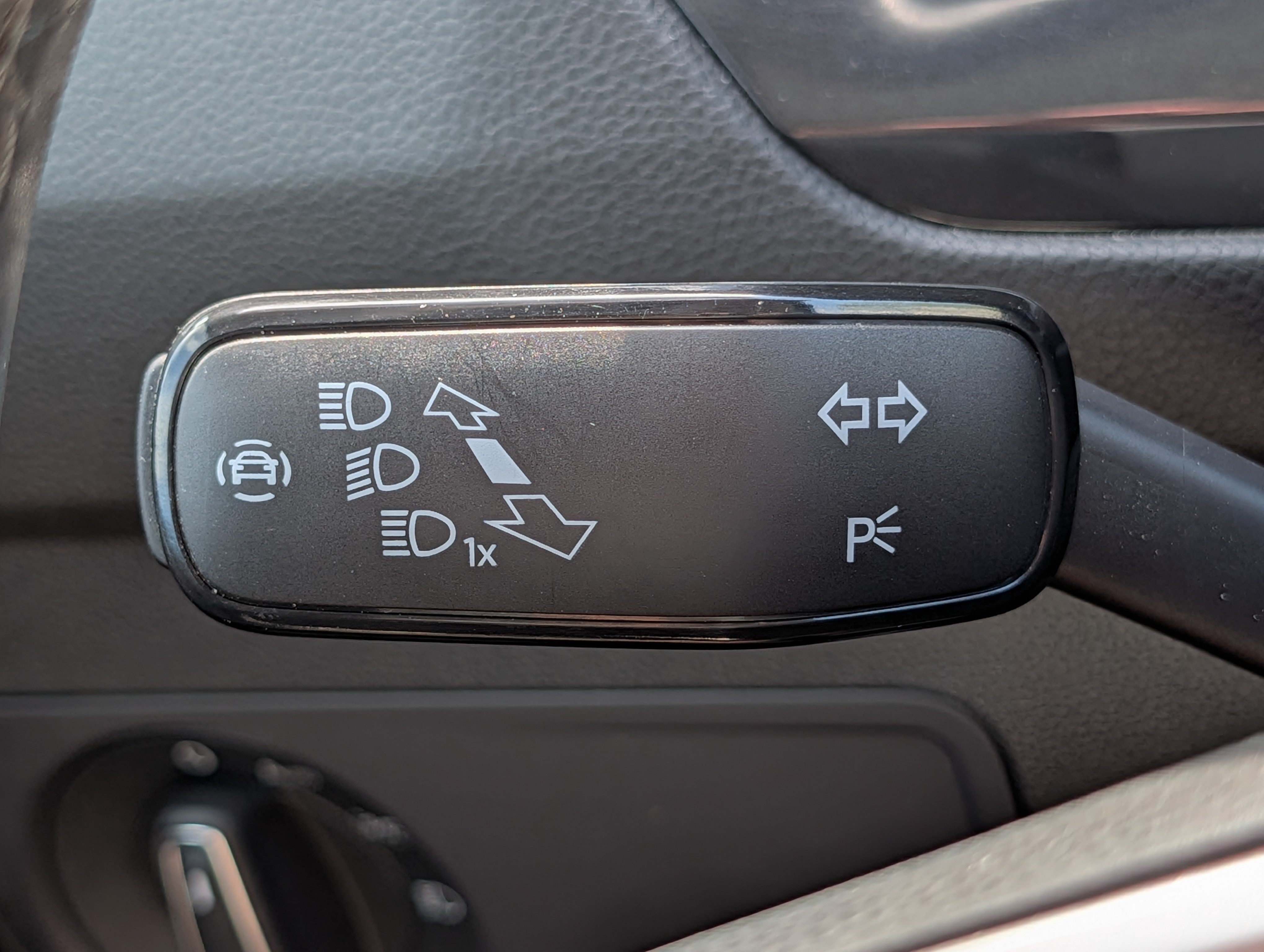 Certified 2024 Volkswagen Tiguan Wolfsburg Edition w/ Panoramic Sunroof Package AWD/4WD image 30