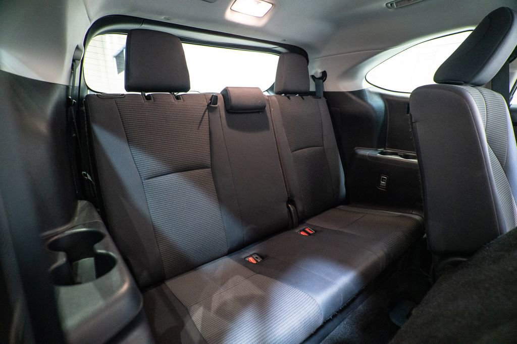 Used 2024 Toyota Highlander LE AWD/4WD image 36