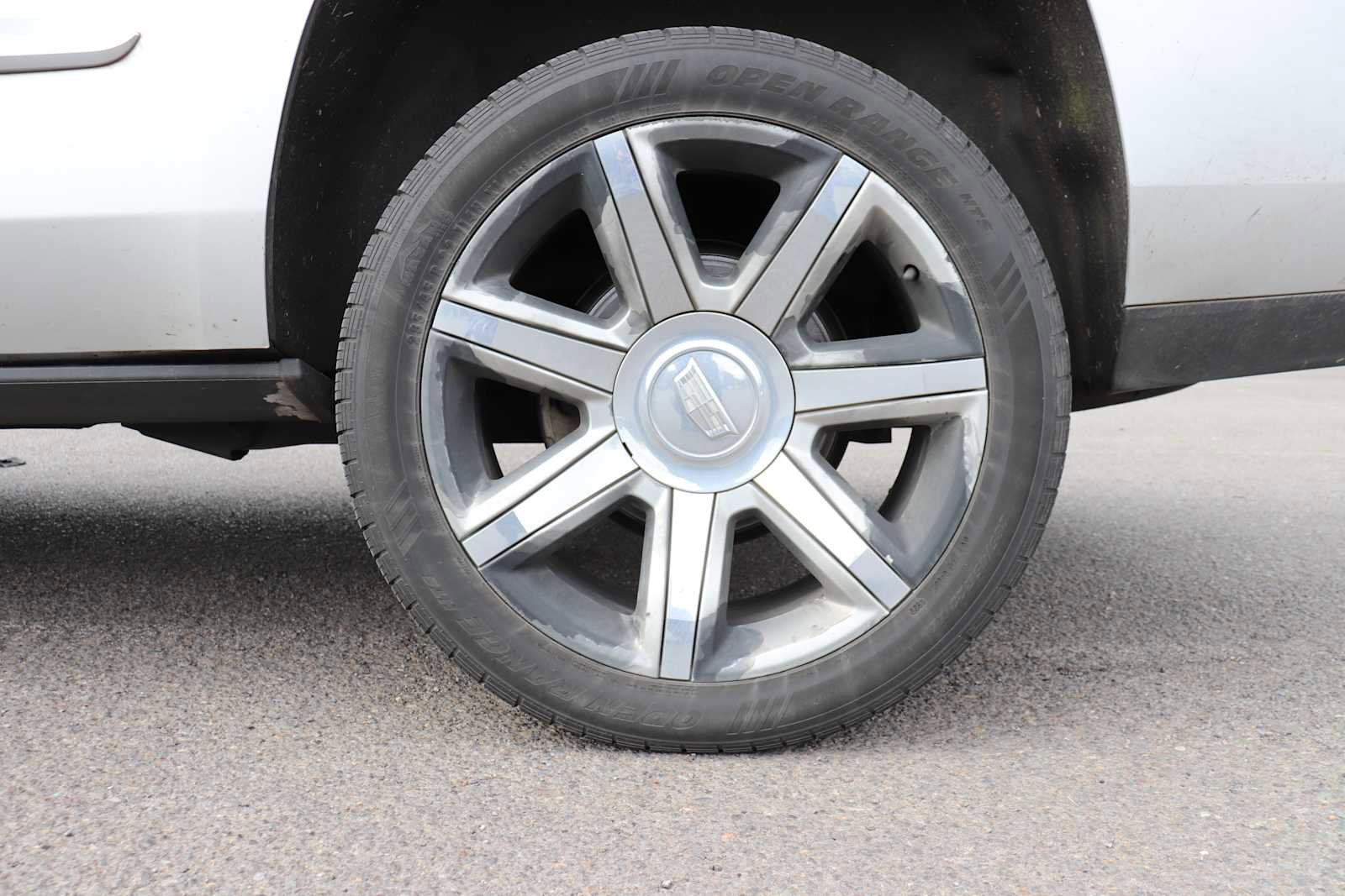 Used 2016 Cadillac Escalade Luxury image 9