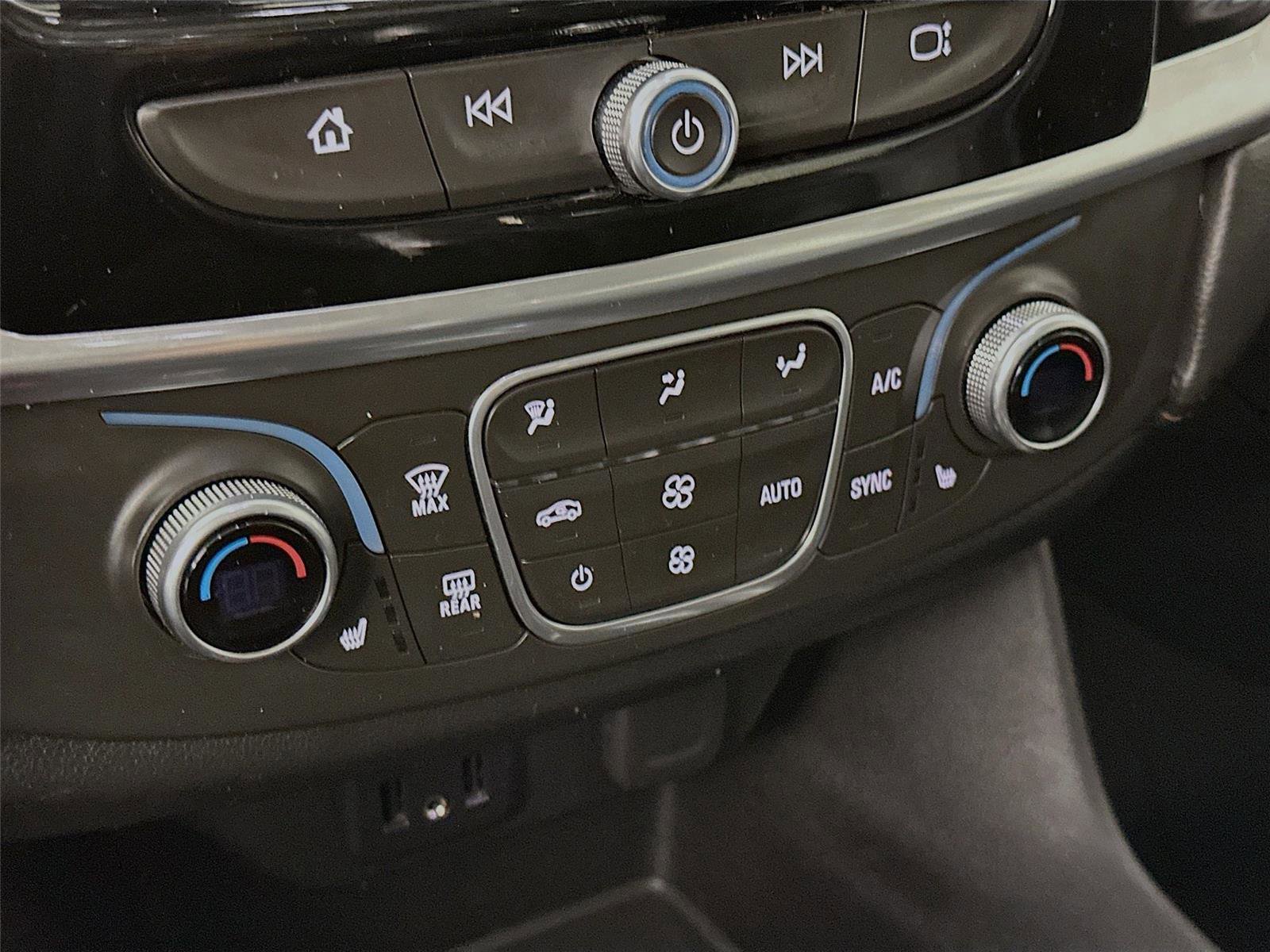 Used 2018 Chevrolet Traverse LT image 16