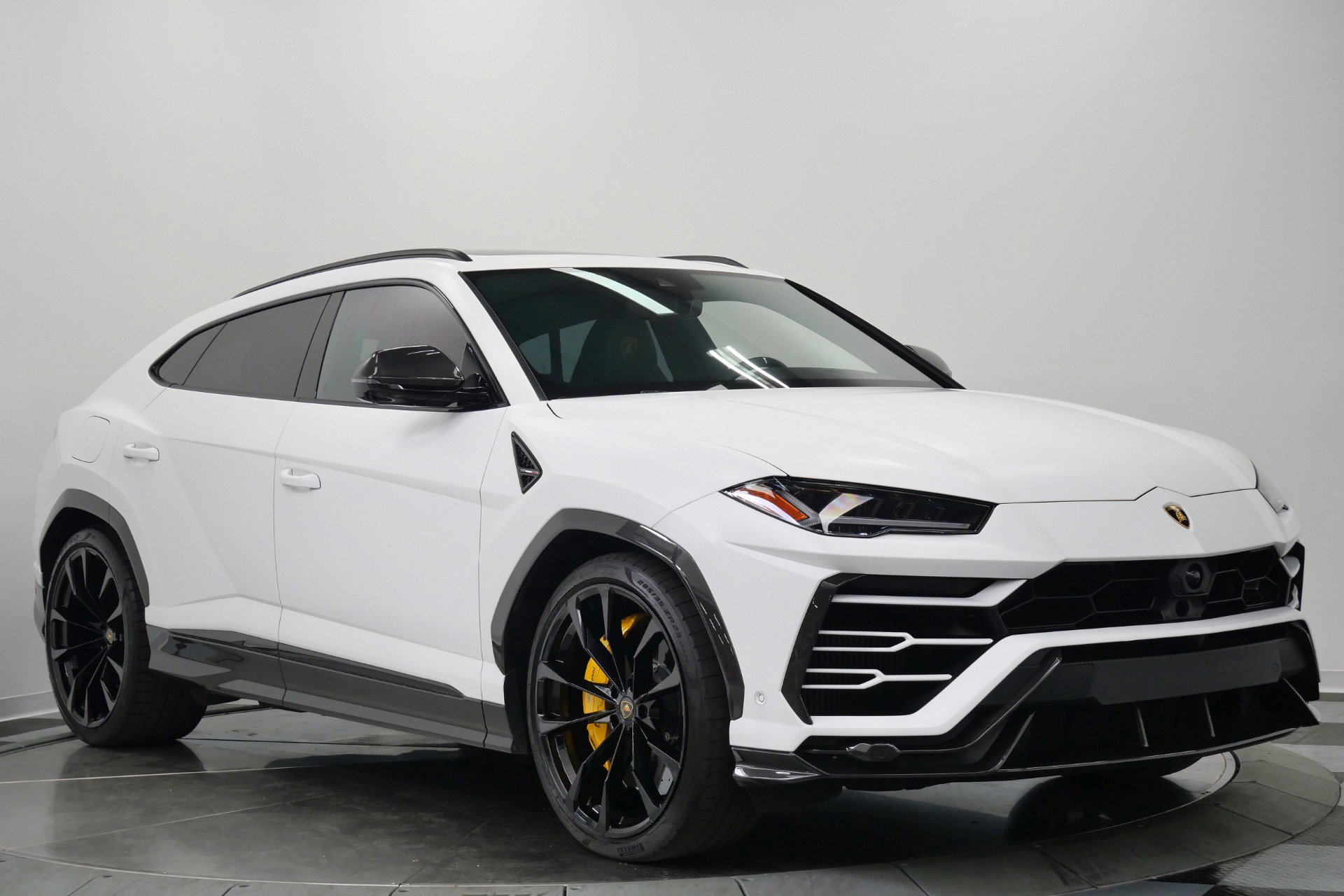Used 2021 Lamborghini Urus AWD/4WD image 3