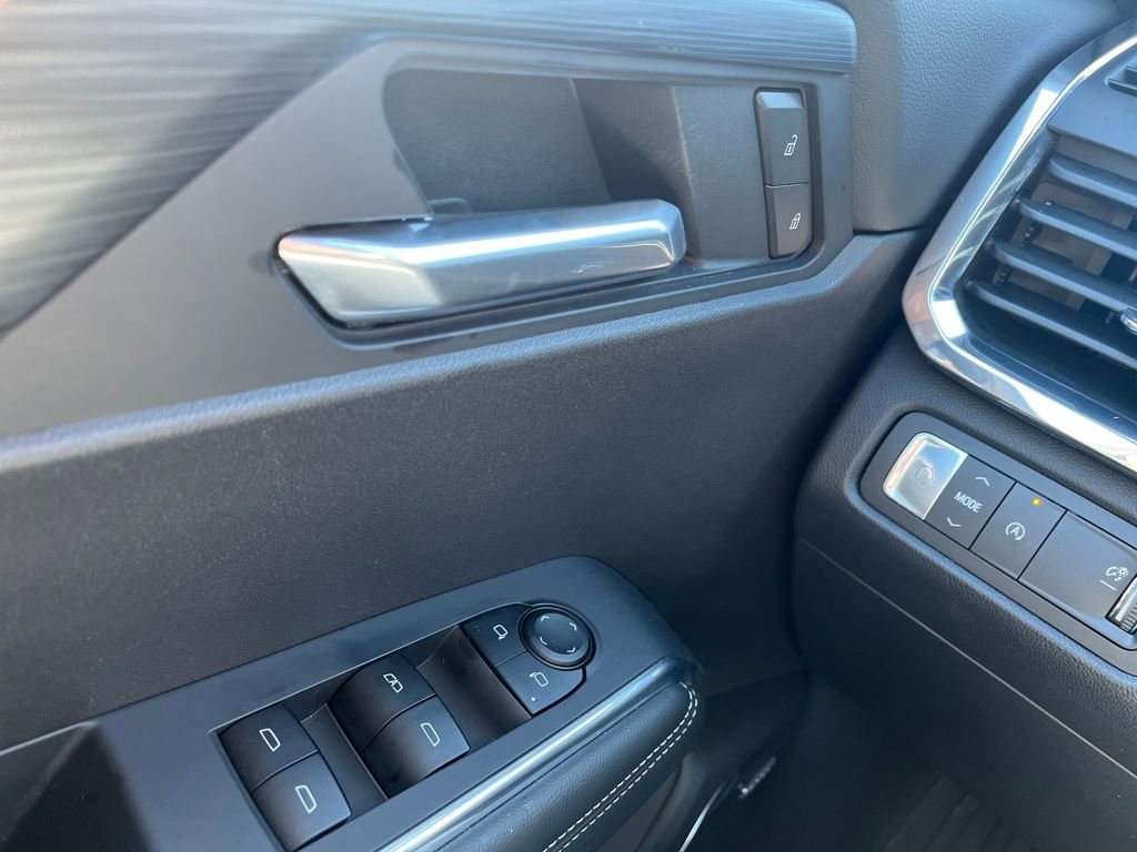 Used 2025 GMC Acadia Elevation image 14