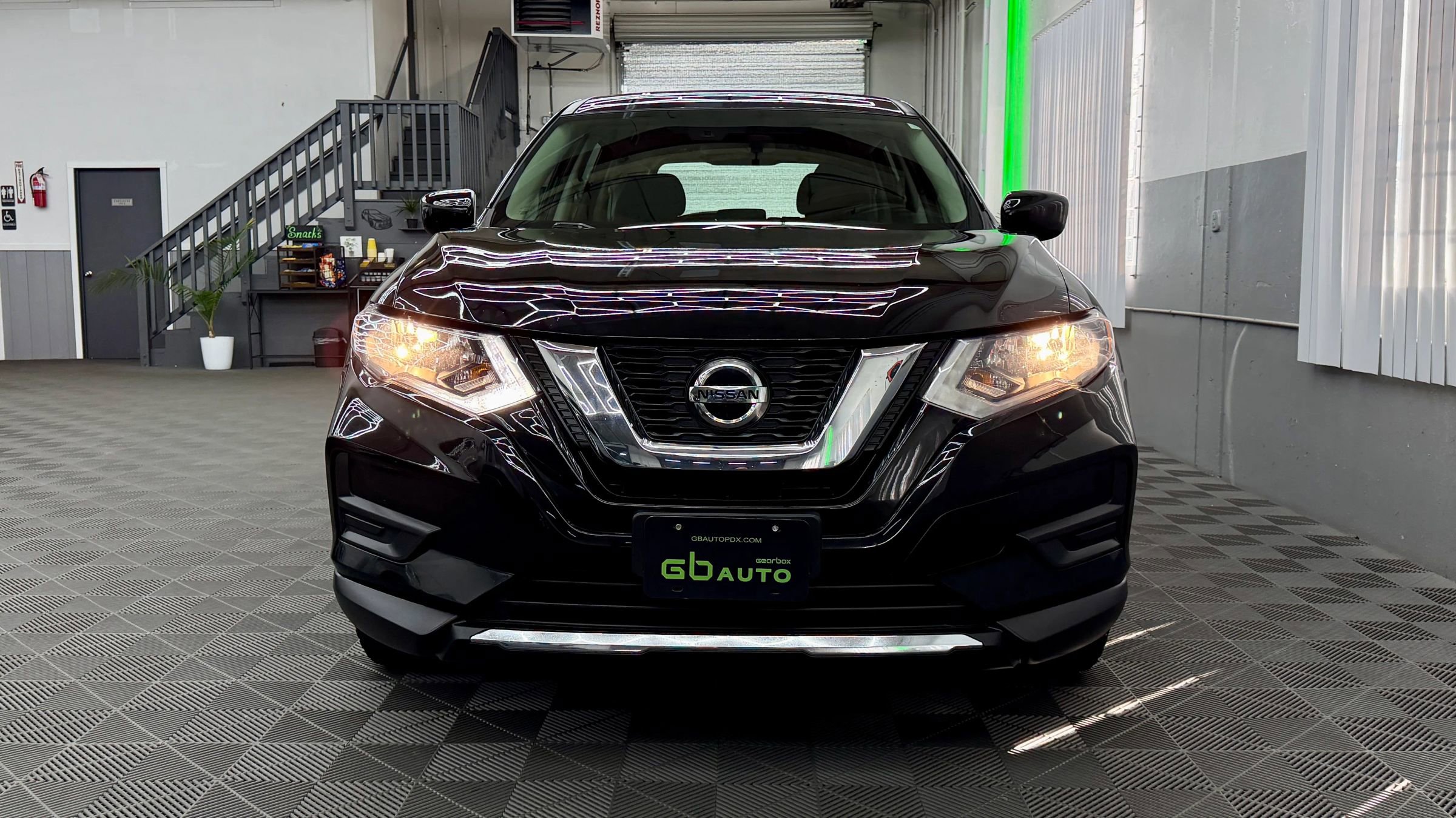 Used 2019 Nissan Rogue S image 2