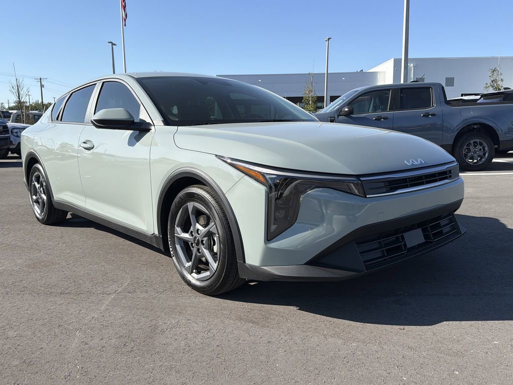 Used 2025 Kia K4 LXS FWD image 2