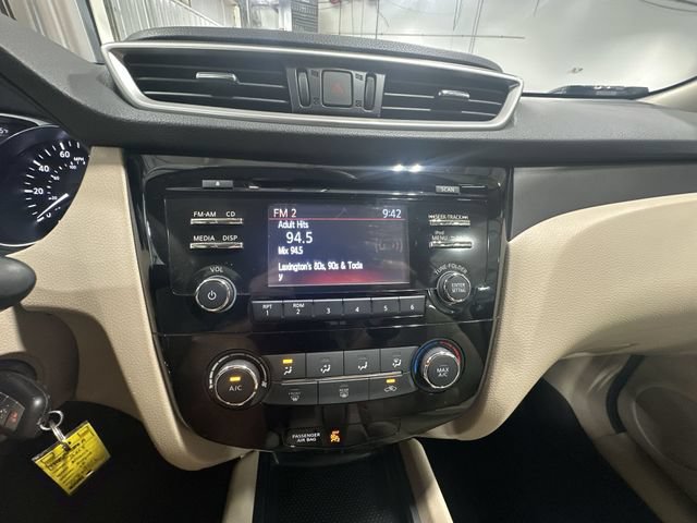 Used 2015 Nissan Rogue S AWD/4WD image 16