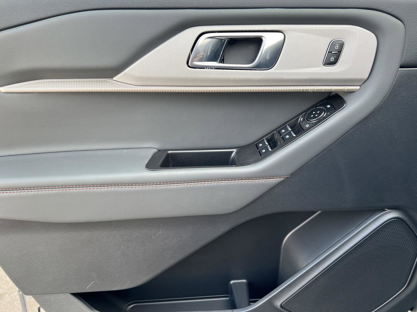 New 2026 Ford Explorer Active AWD/4WD image 7