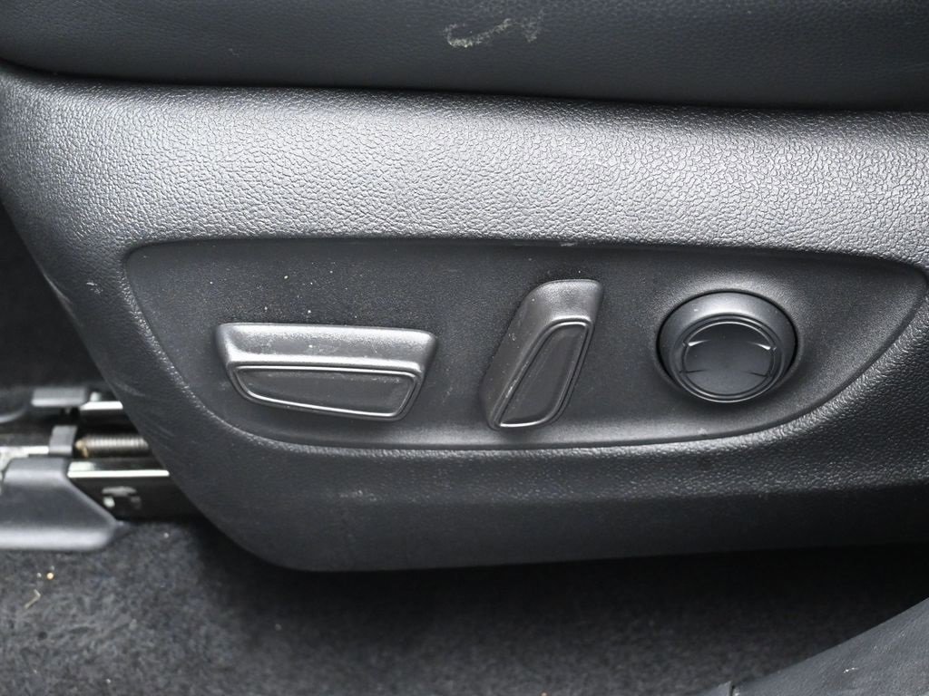 Used 2021 Toyota Highlander XLE image 10