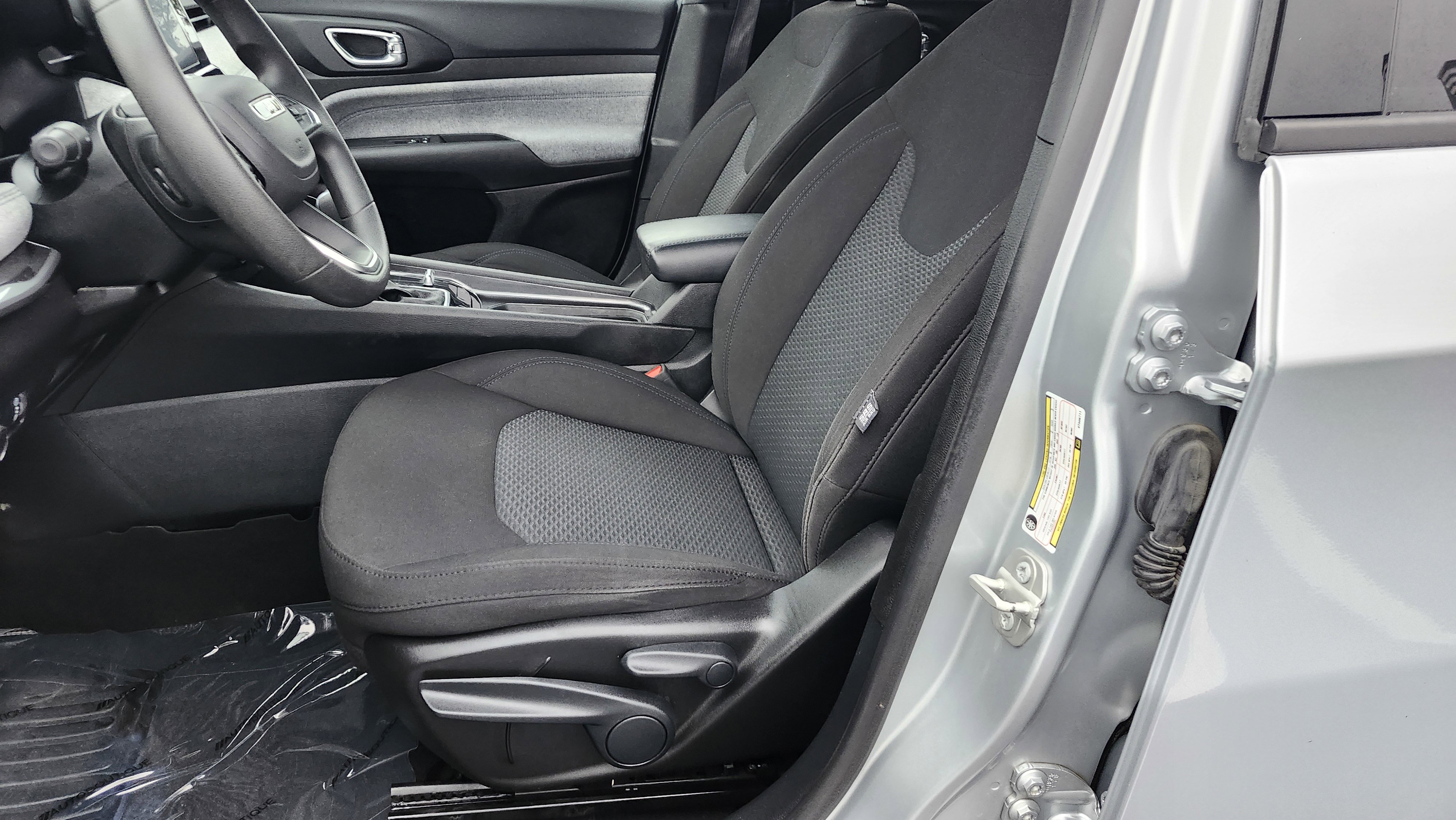 Used 2025 Jeep Compass Sport image 16