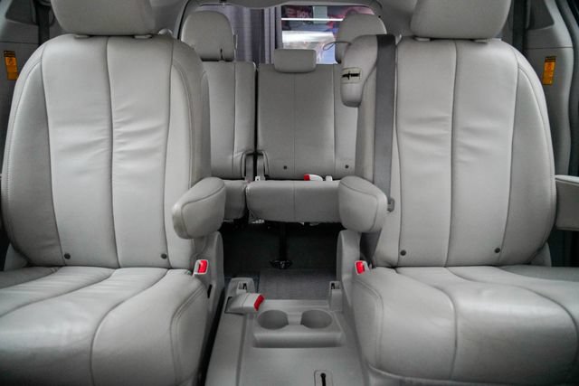 Used 2014 Toyota Sienna XLE FWD image 21