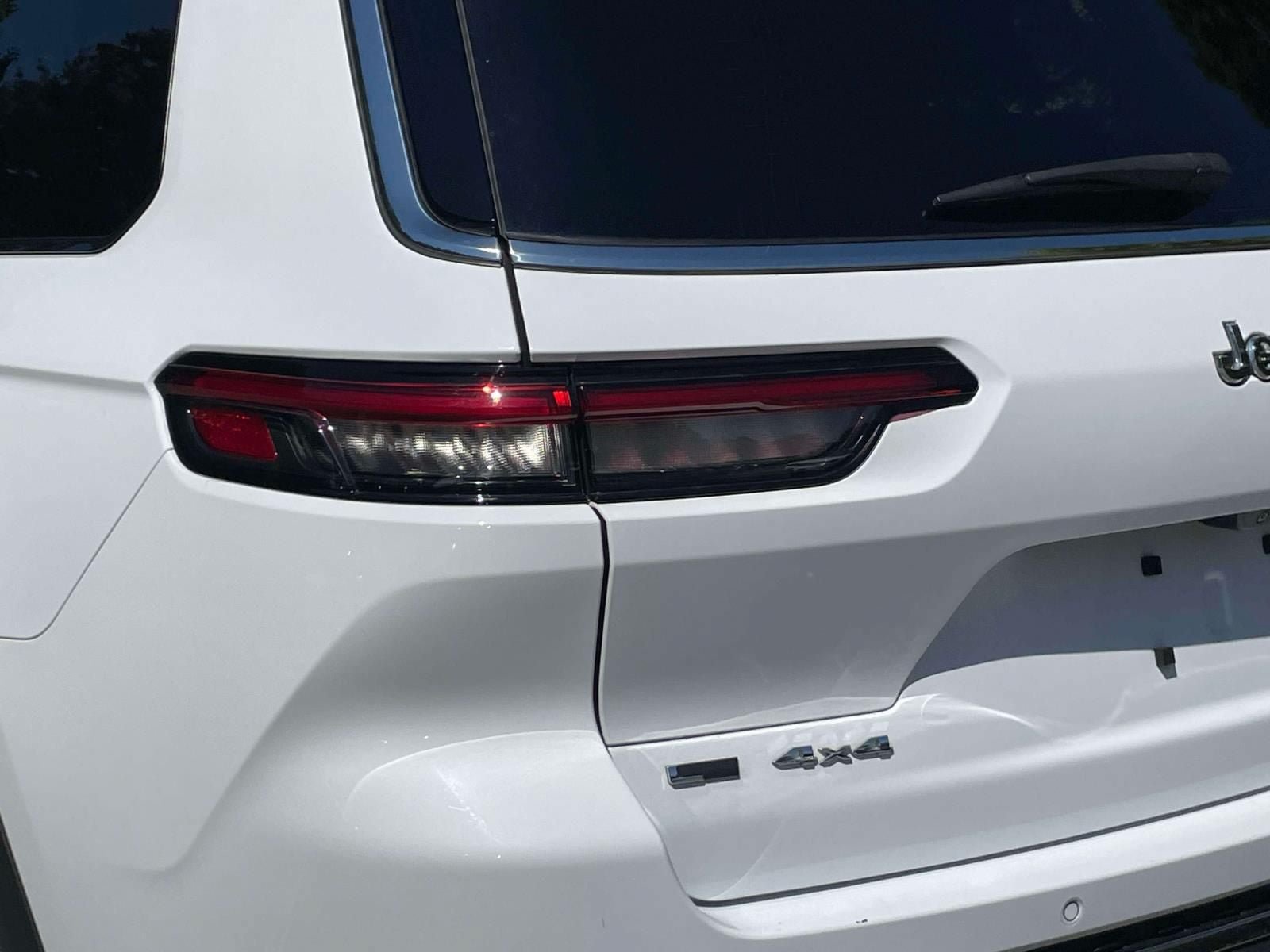 Used 2023 Jeep Grand Cherokee L Limited AWD/4WD image 11