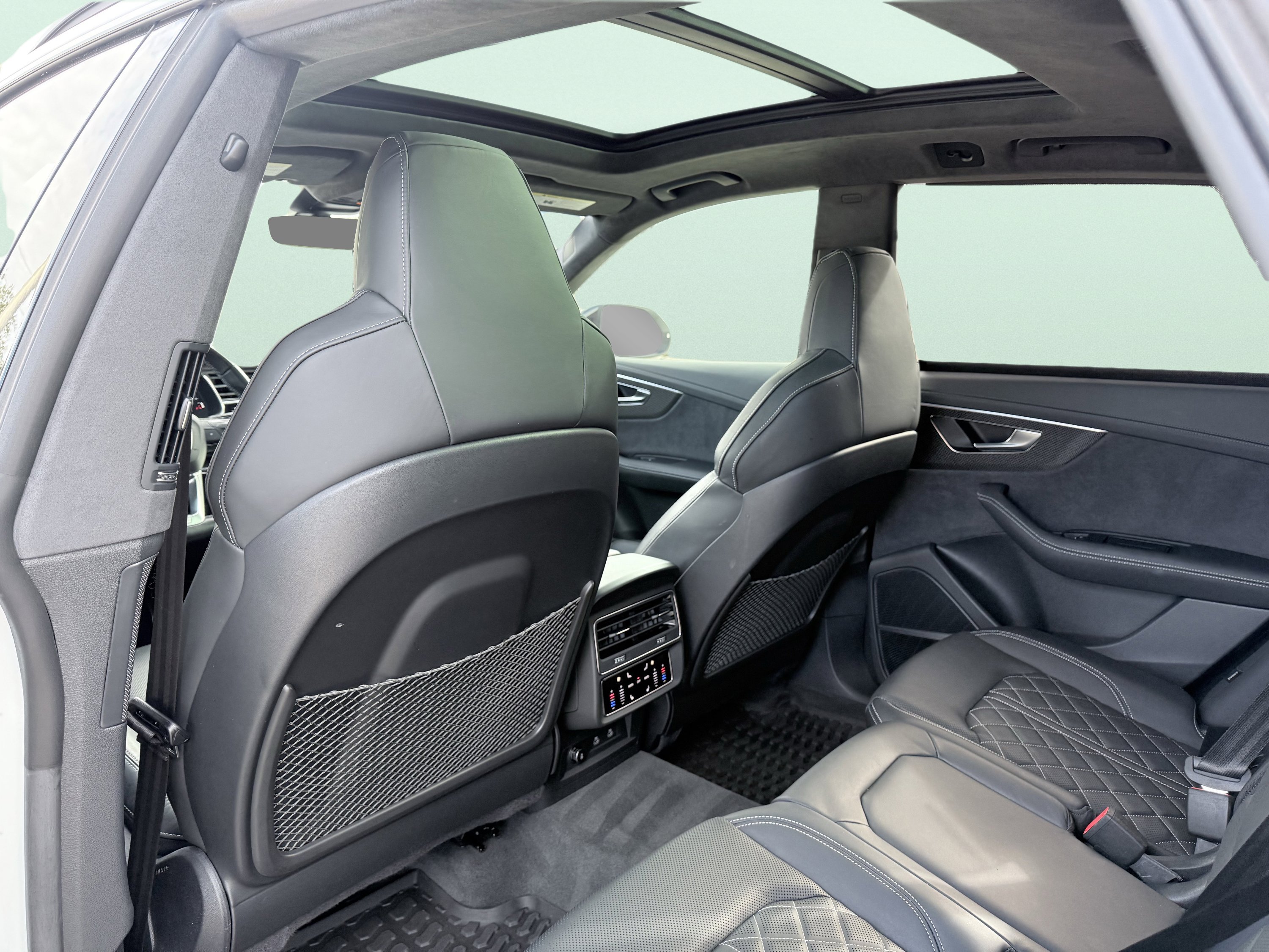 Used 2023 Audi SQ8 Prestige image 18