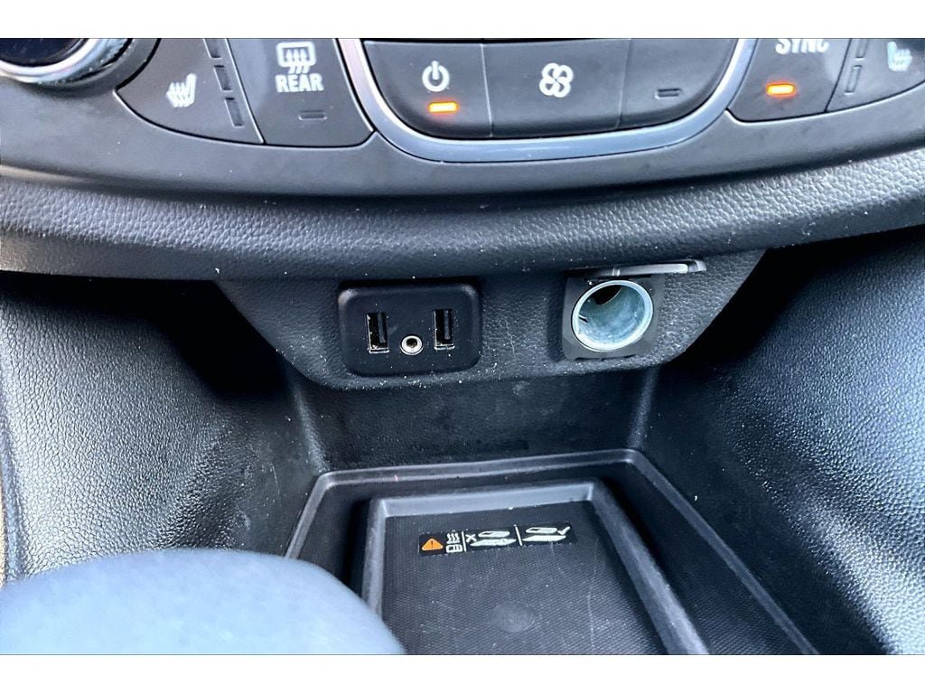 Used 2023 Chevrolet Traverse LT FWD image 15
