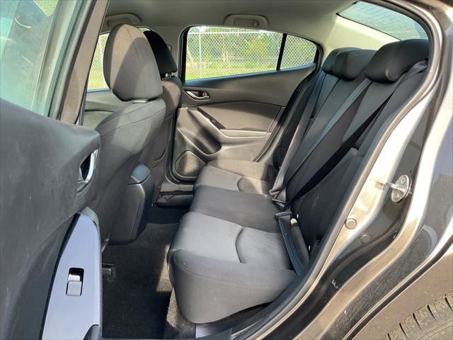 Used 2017 MAZDA MAZDA3 Sport FWD image 11