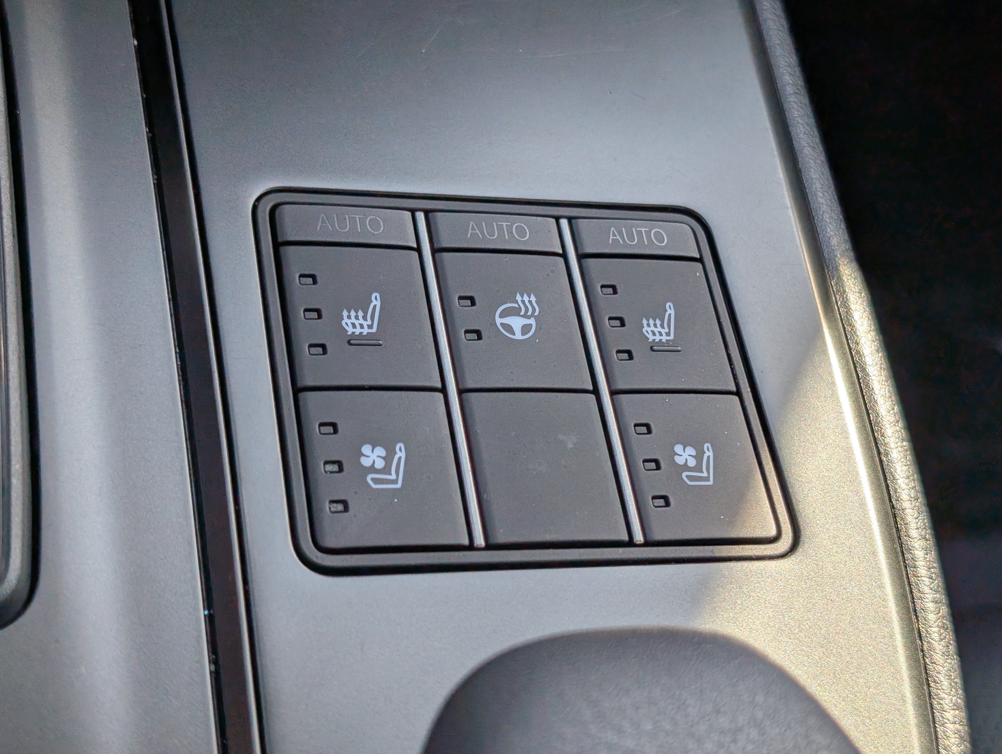 Certified 2025 Lexus UX 300h AWD w/ Accessory Package (Z1) image 28