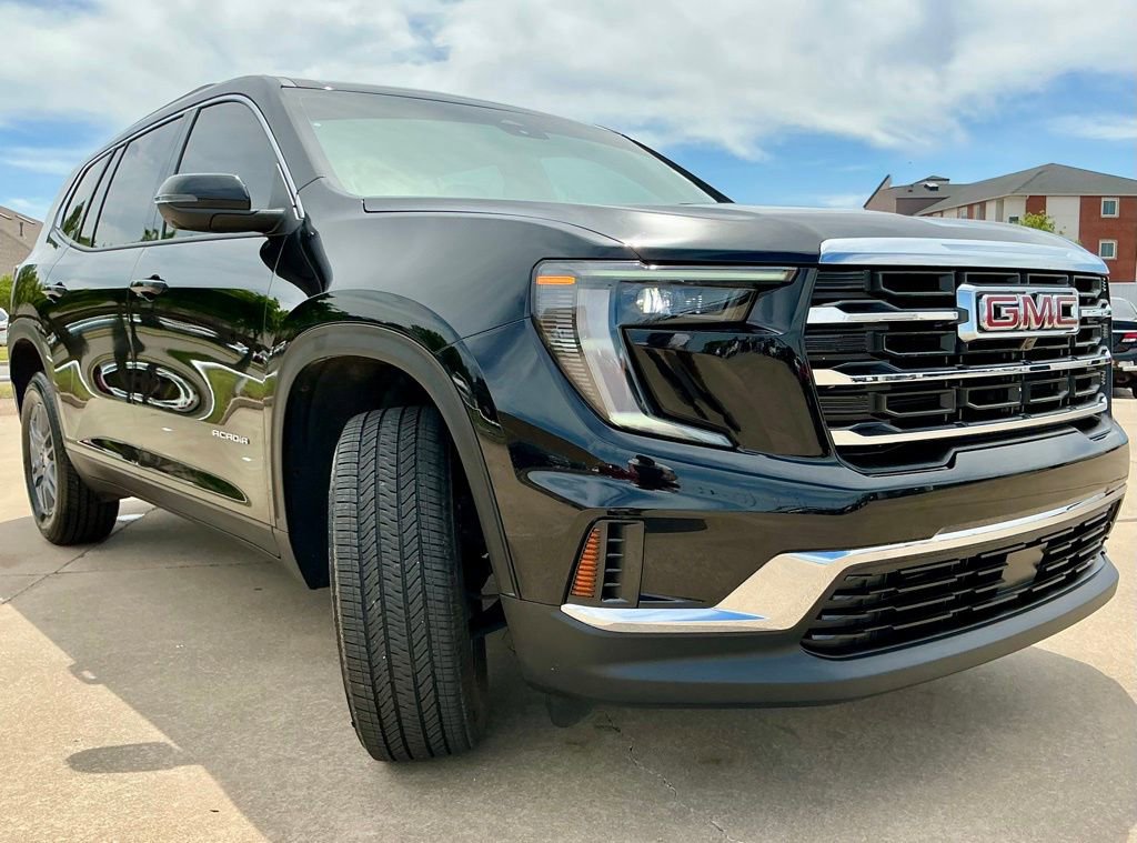 Used 2025 GMC Acadia Elevation image 2