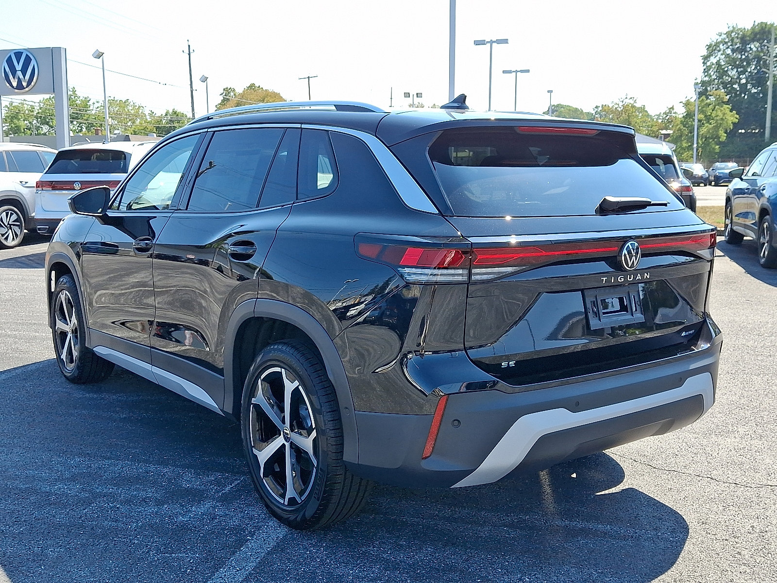 New 2025 Volkswagen Tiguan SE image 4