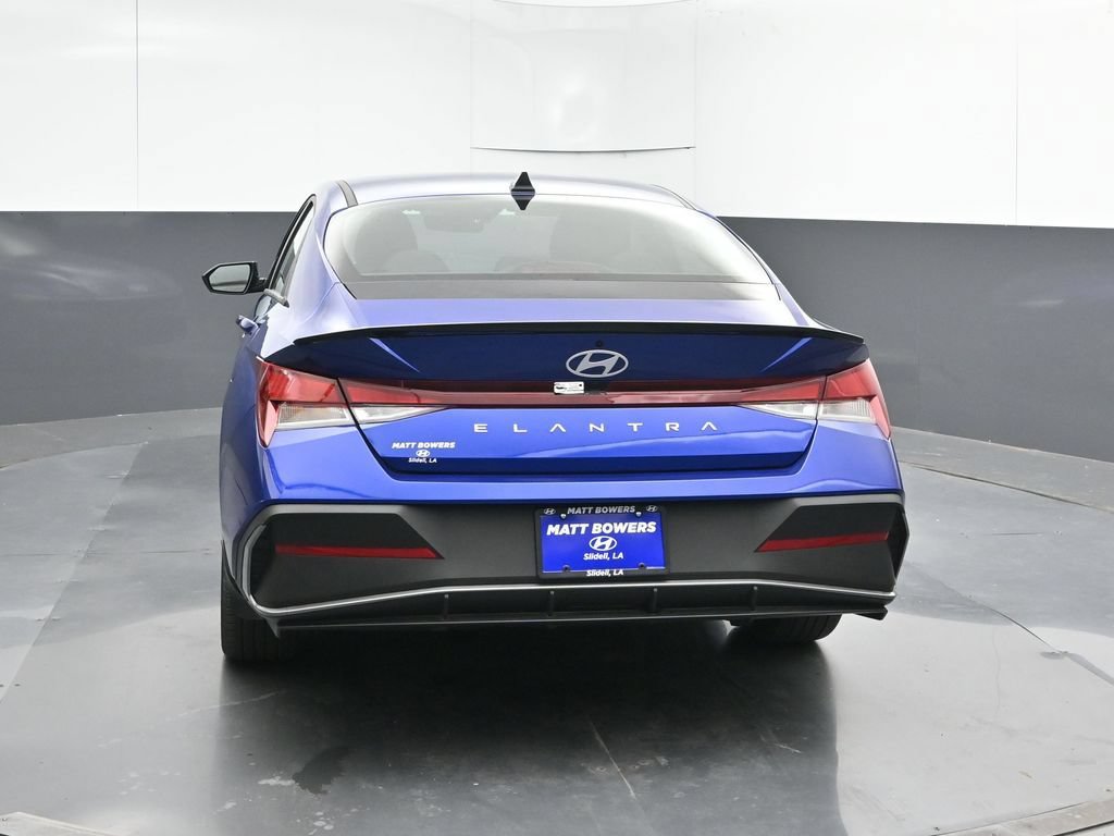 Certified 2025 Hyundai Elantra Sport FWD image 4